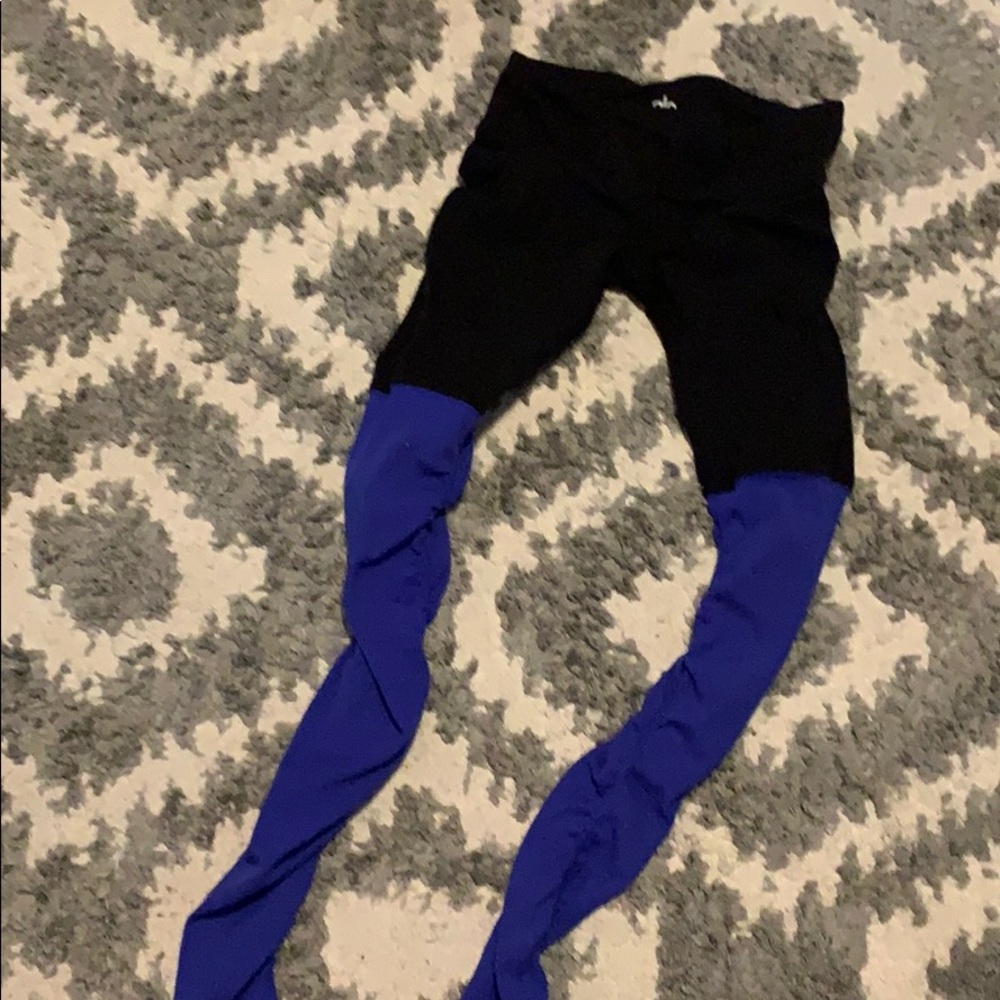 NWOT alo yoga goddess leggings szS black/blue